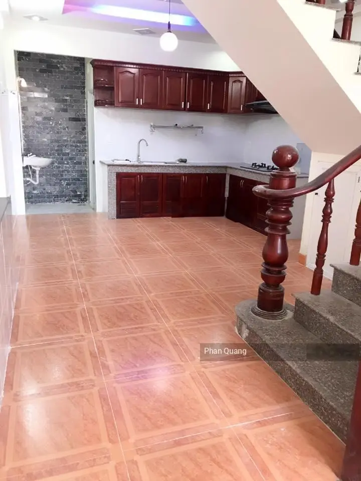 Bán nhà 1 trệt 1 lầu 150m2 trung tâm thị xã trảng bàng, nhà mới 100% sổ hồng riêng giá: 900 triệu