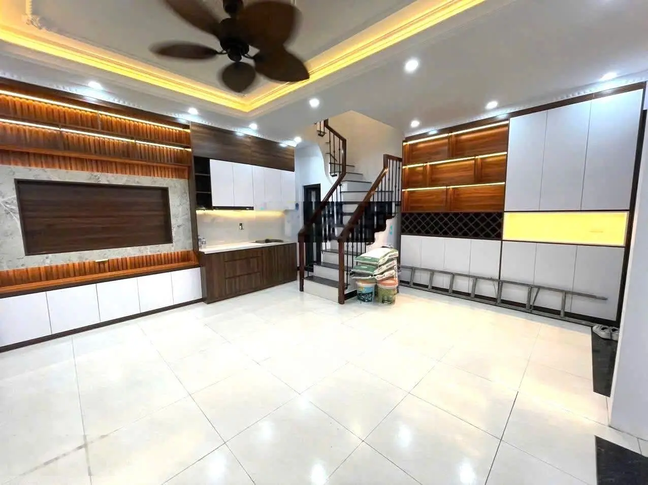 Mặt ngõ thụy khuê tây hồ-nhà mới đẹp-ngõ rộng kinh doanh-ôtô cách phố 50m-40m2-4 tầng- mt:6m-9,8 tỷ