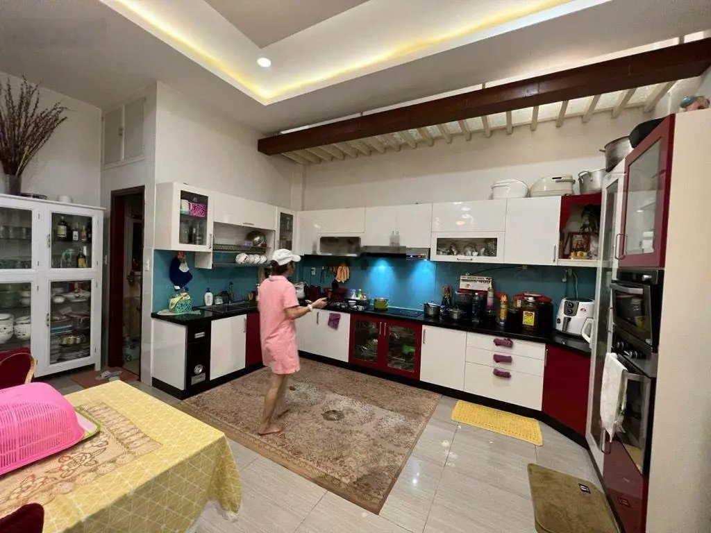 Nhà đẹp 4 tầng, hxh 8m thông, dt 100m2, ngang 5m, 4pn, tặng nội thất,gần kđt vạn phúc city, thủ đức