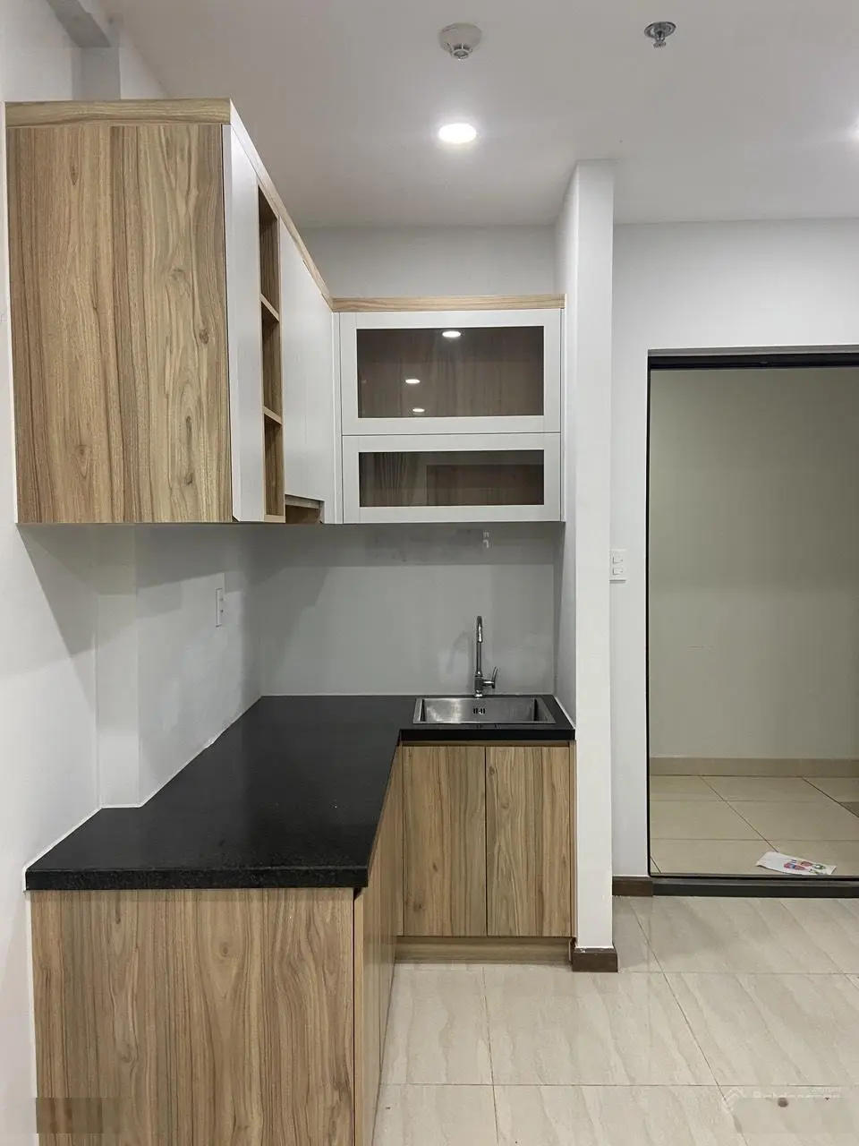 Chủ cần bán gấp căn 2PN 57m2 - Bcons Plaza. Giá cực rẻ chỉ 1ty8 trọn sổ, chủ lỗ gần 100tr. Đã có sổ