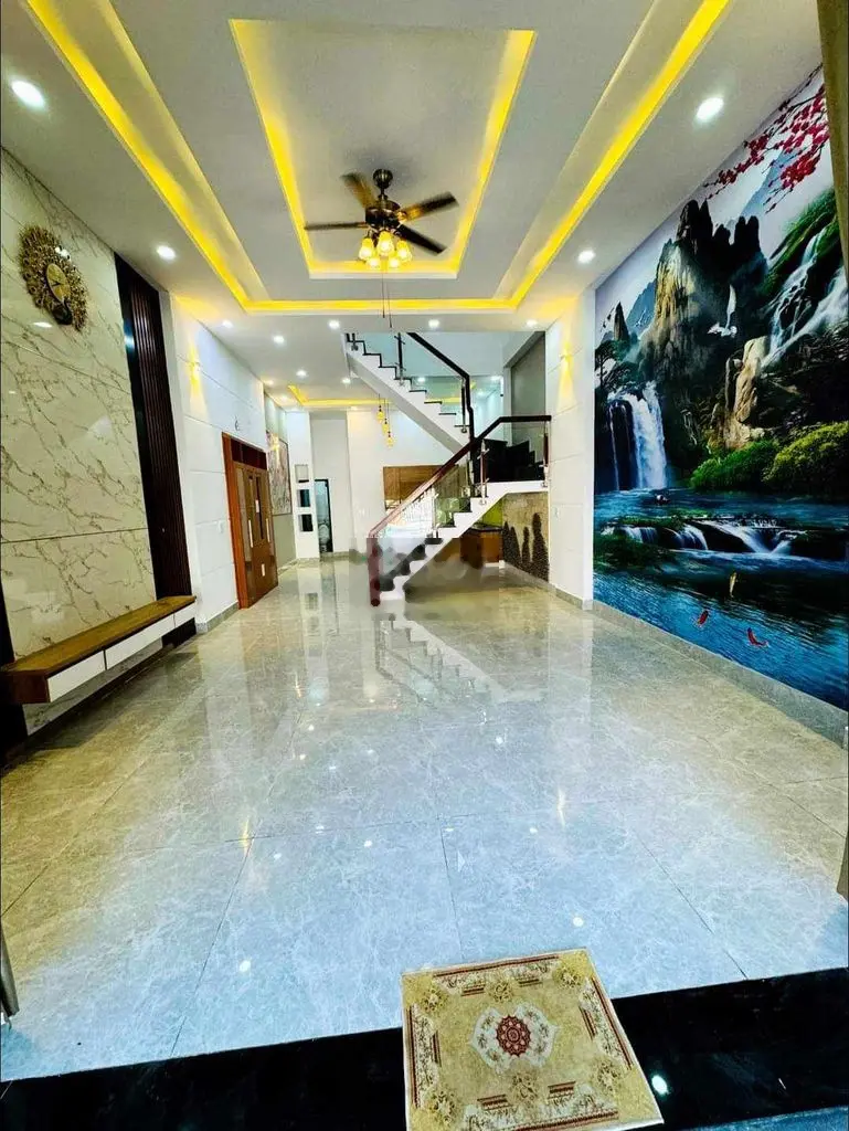 Kẹt tiền quyết định bán lô căn nhà 1 lầu 1 trệt mặt tiền , gần chợ