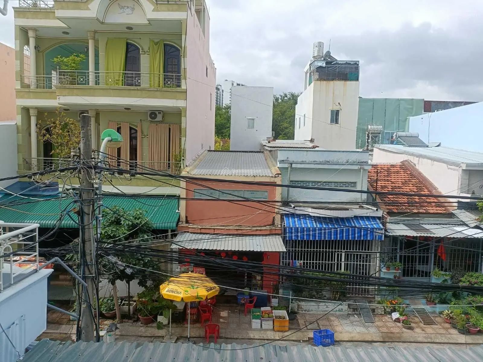 Bán nhà 1 trệt 2 lầu - 9 phòng ngủ - gần biển nha trang