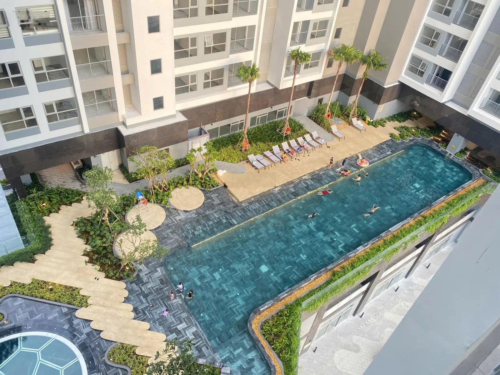 Bán nhanh căn hộ Happy One Central 2PN view thành phố giảm mạnh chỉ còn 2.45tỷ. LH 0888 728 *** Ms Tú