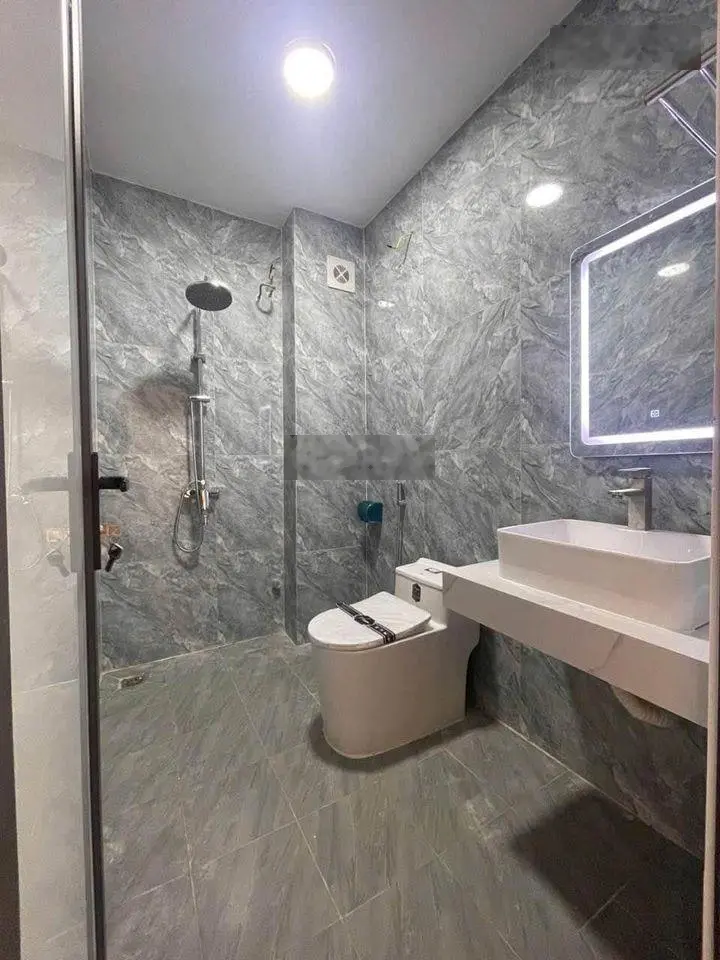 Siêu hot! Lô góc 2 mặt thoáng giá chỉ 2.5 tỷ, 4 tầng, 33m2. Di chuyển QL6 khoảng 1km. Lh 0966929600