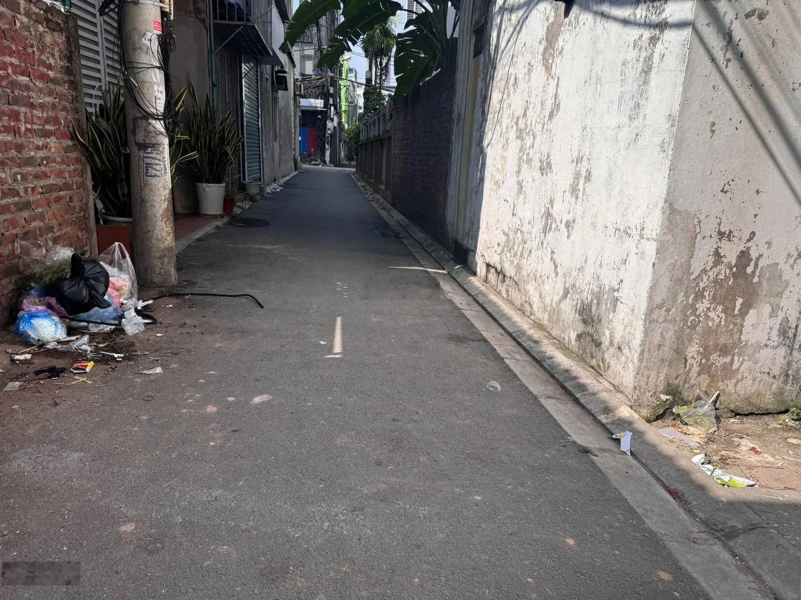 Bán 35m2 Phố Trạm Long Biên, ngõ thoáng, ở sướng, giá 3. X tỷ
