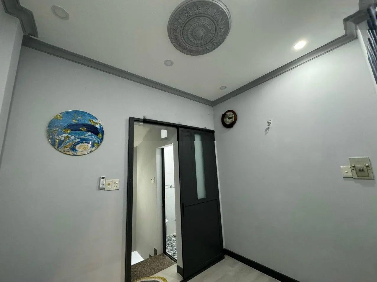 Bán nhà nhỏ Vũ Tùng P2 BT hẻm 3m5, đầy đủ nội thất, 3 tầng, DT ~15m2, 2 PN, Giá 3 tỷ 1