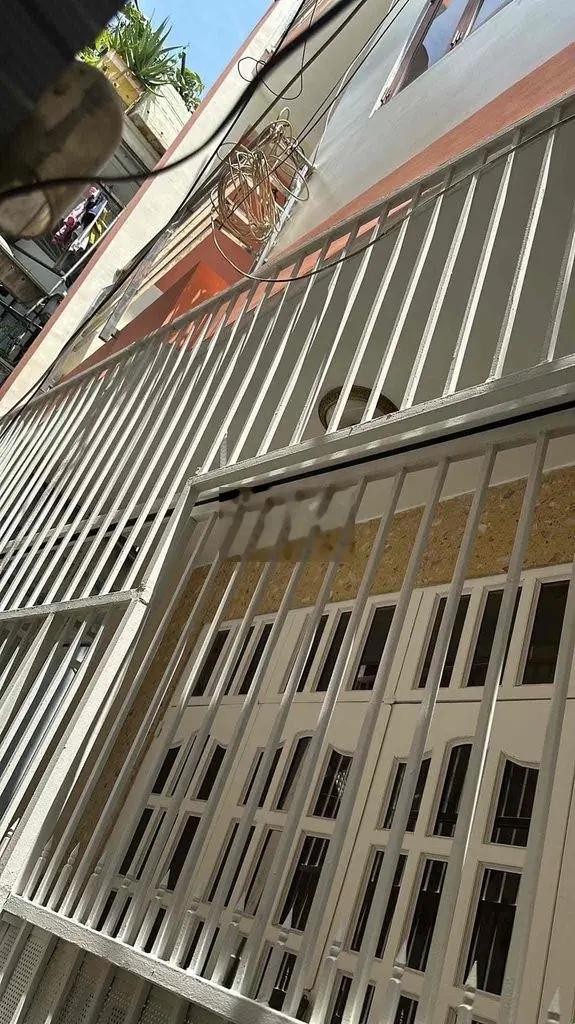Bán Nhà 4m x7m. 1 Trệt 2 lầu đúc thật . Hẻm sach sẽ văm minh dân trí