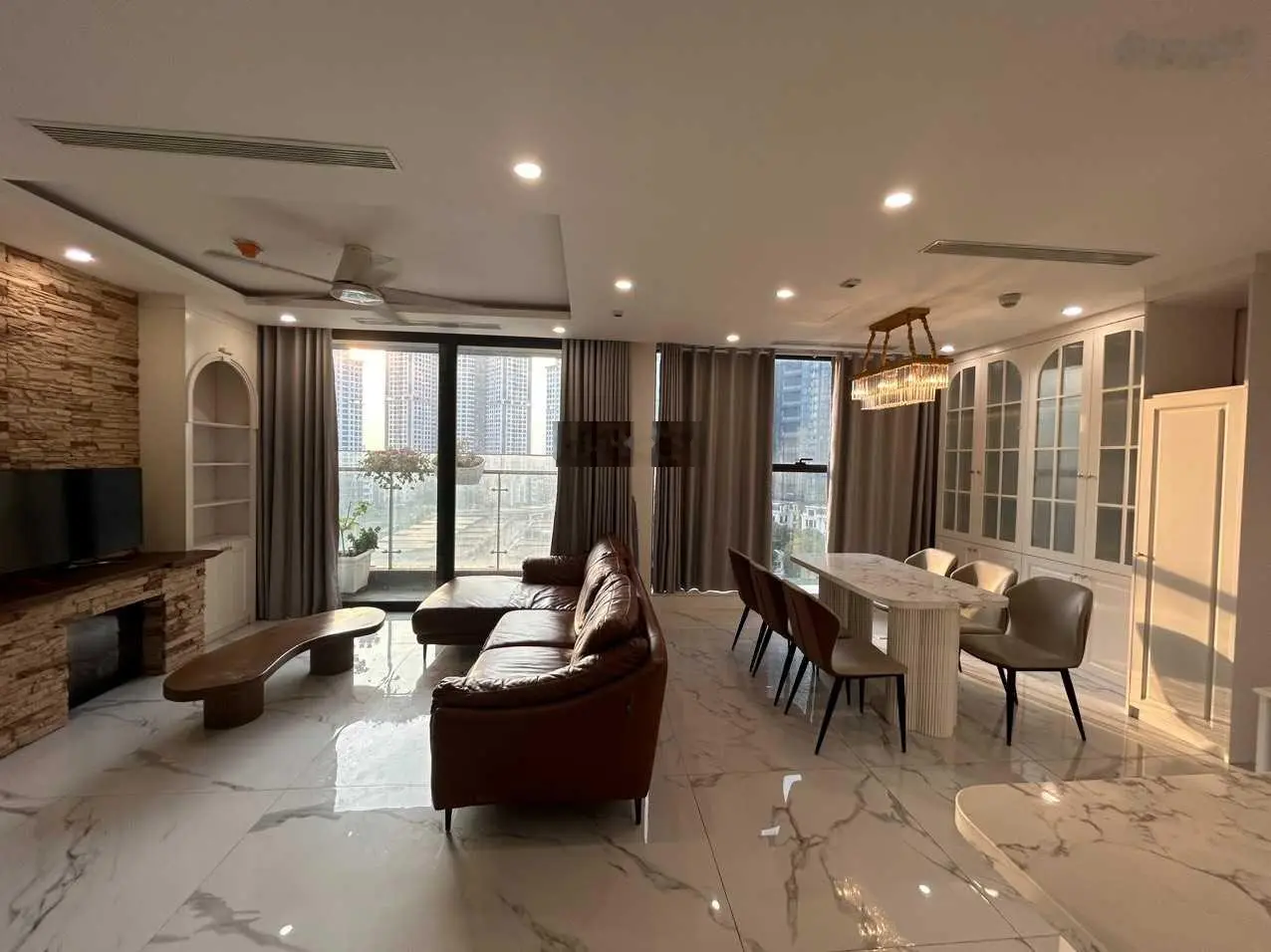 Cần bán Sunshine City, 98m2 sửa đẹp 2PN, 2WC, 2 logia, có sổ giá tốt 6.8 tỷ. LH 0966 286 ***