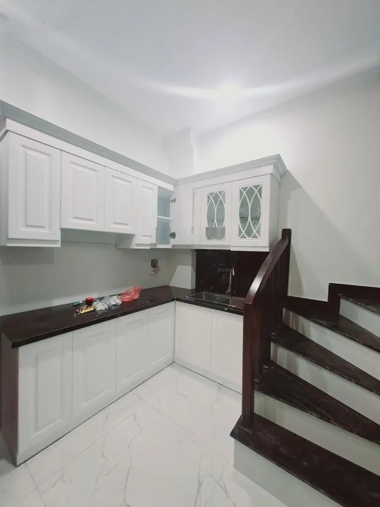 Siêu phẩm Nguyễn Văn Cừ, full nội thất , cách phố vài bước chân. Giá nhỉnh 6tỉ