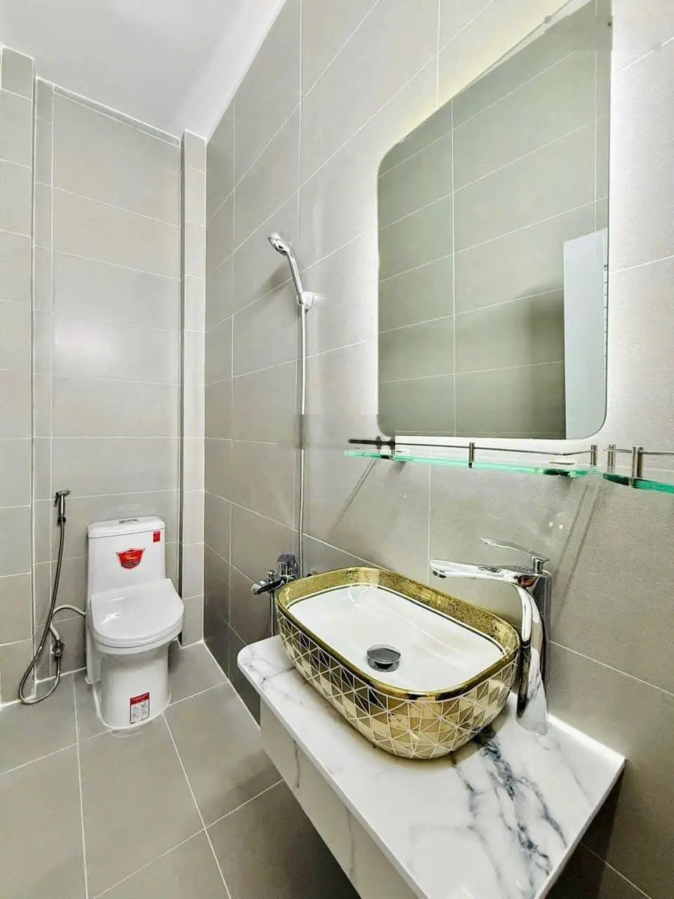 Giá 1 tỷ 990. tôi cần bán nhà phan đình phùng, phú nhuận. hxh. gần bv hoàn mỹ. lh: 0347.153.456