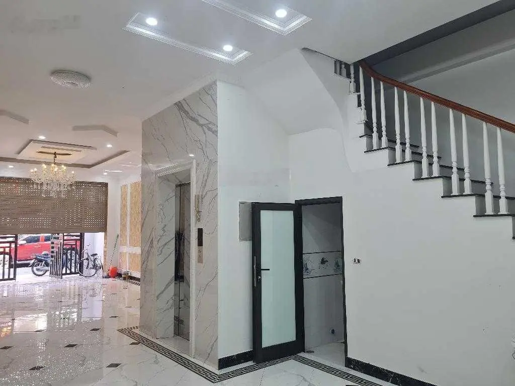 Bán nhà Phúc Lợi khu vip 81m2 x 5 tầng thang máy gara ô tô vỉa hè ô tô tránh đối diện sân gofl