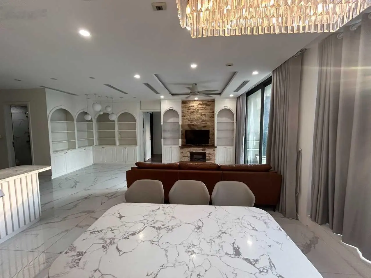 Cần bán Sunshine City, 98m2 sửa đẹp 2PN, 2WC, 2 logia, có sổ giá tốt 6.8 tỷ. LH 0966 286 ***