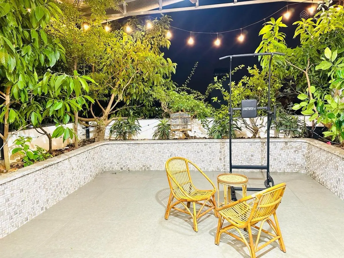 Bác Hùng nhà em cần bán gấp nhà phố Yên Lạc 80m2 6.5 tầng MT 6.1m giá 26.5tỷ, vỉa hè ô tô tránh