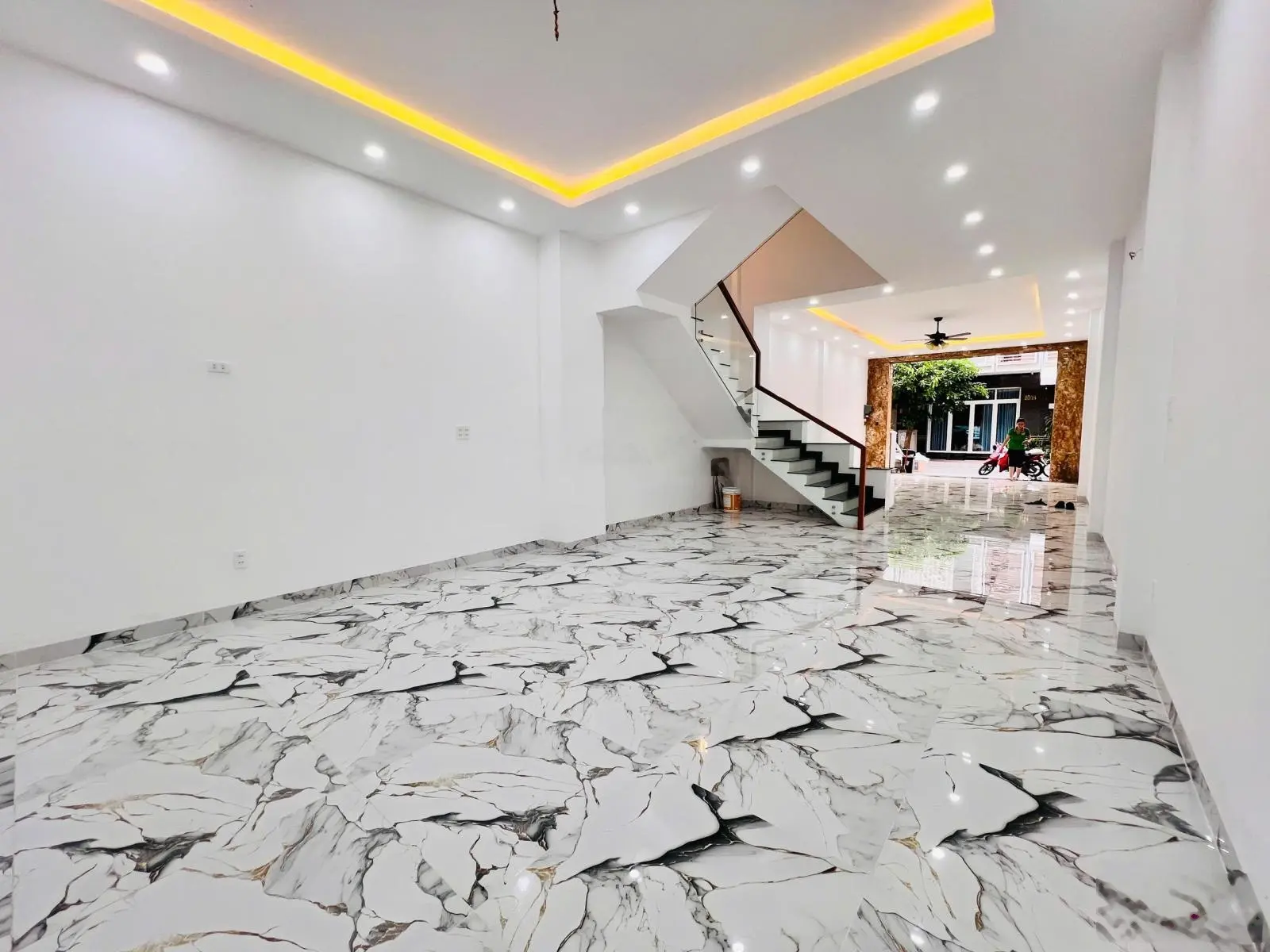 Bán nhà trung tâm TP. Tân An, đường Trà Quý Bình, gần VPCC Phạm Thị Hiên, kết cấu 4L + sân thượng