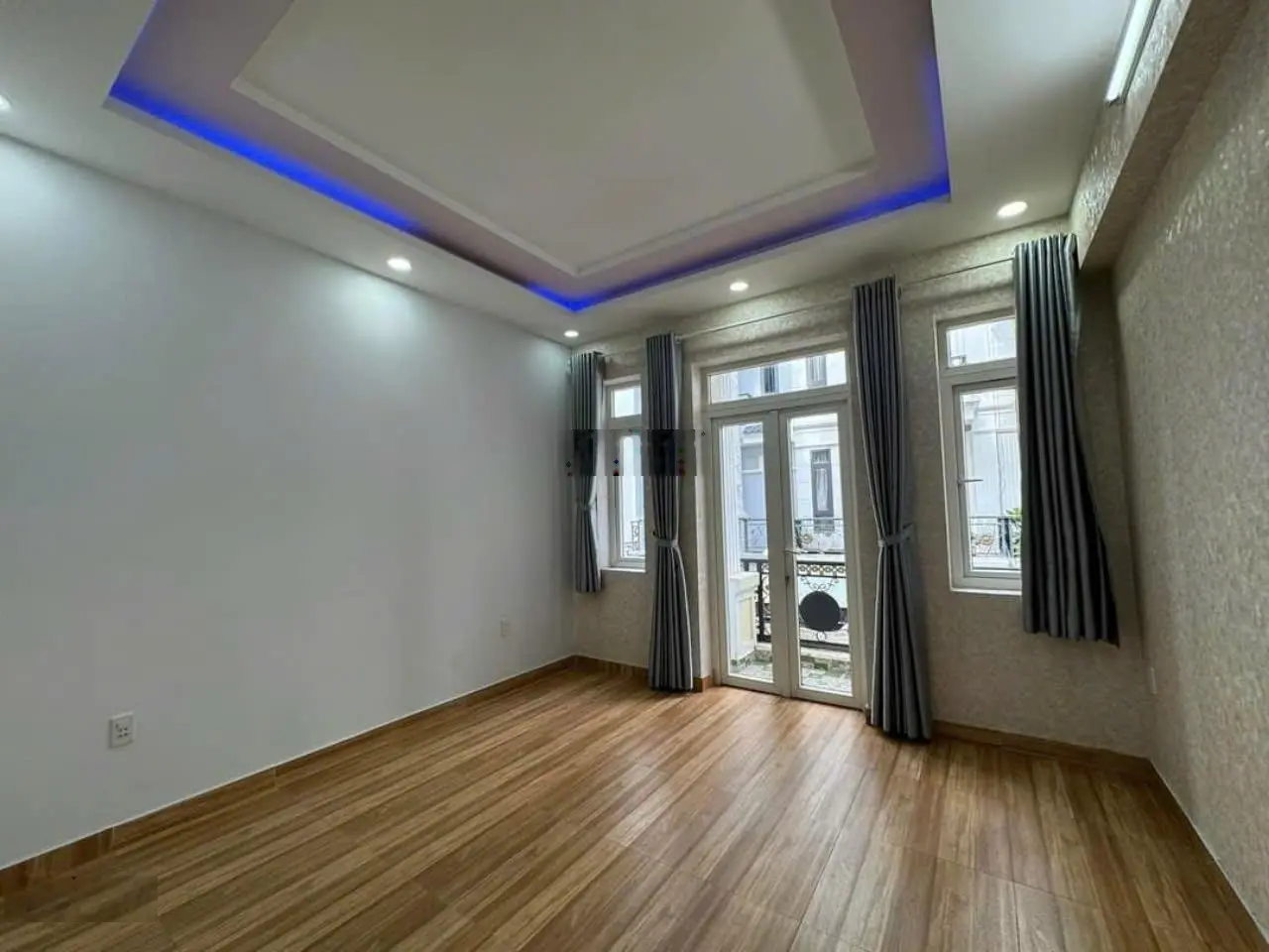 Định cư bán gấp căn nhà đường Nguyễn Phúc Chu, P. 15, Quận Tân Bình. Hẻm lớn 6m ô tô