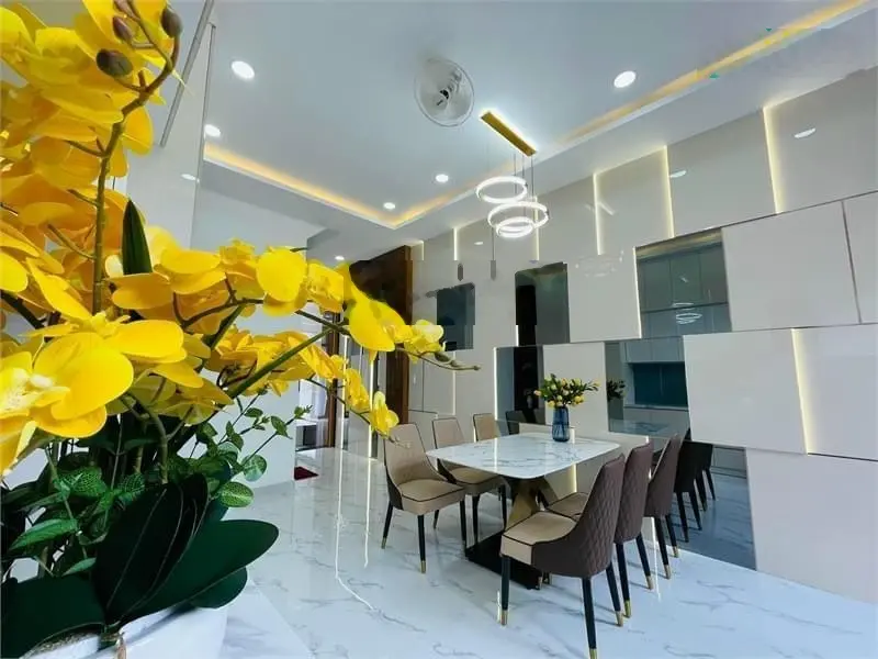 Bán nhà MT Nguyễn Triệu Luật, 4x22m, 3 lầu, đầy đủ nội thất mới đẹp, ngay chợ tiện kinh doanh