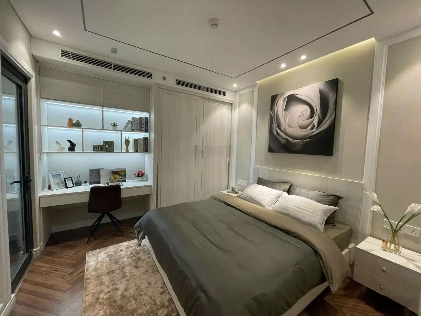 Chính chủ bán CH Tại King Place 114m3 3 ngủ, bc đông nam tầng đẹp,view thoáng giá tốt.LH:0987 362 ***