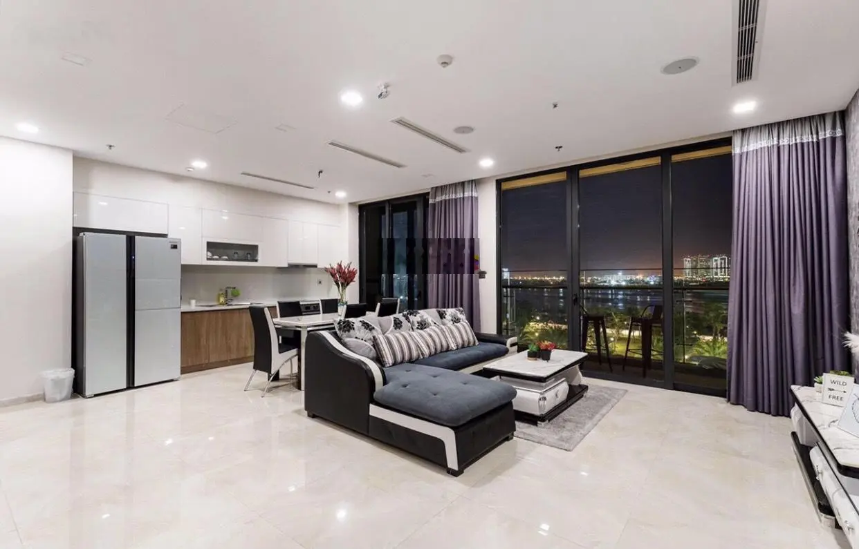 Bán gấp CHCC Sky Center tại trung tâm Q.TB. DT: 76m2,2PN 2WC, full NT. Giá: 3tỷ5. LH: 0961 663 ***