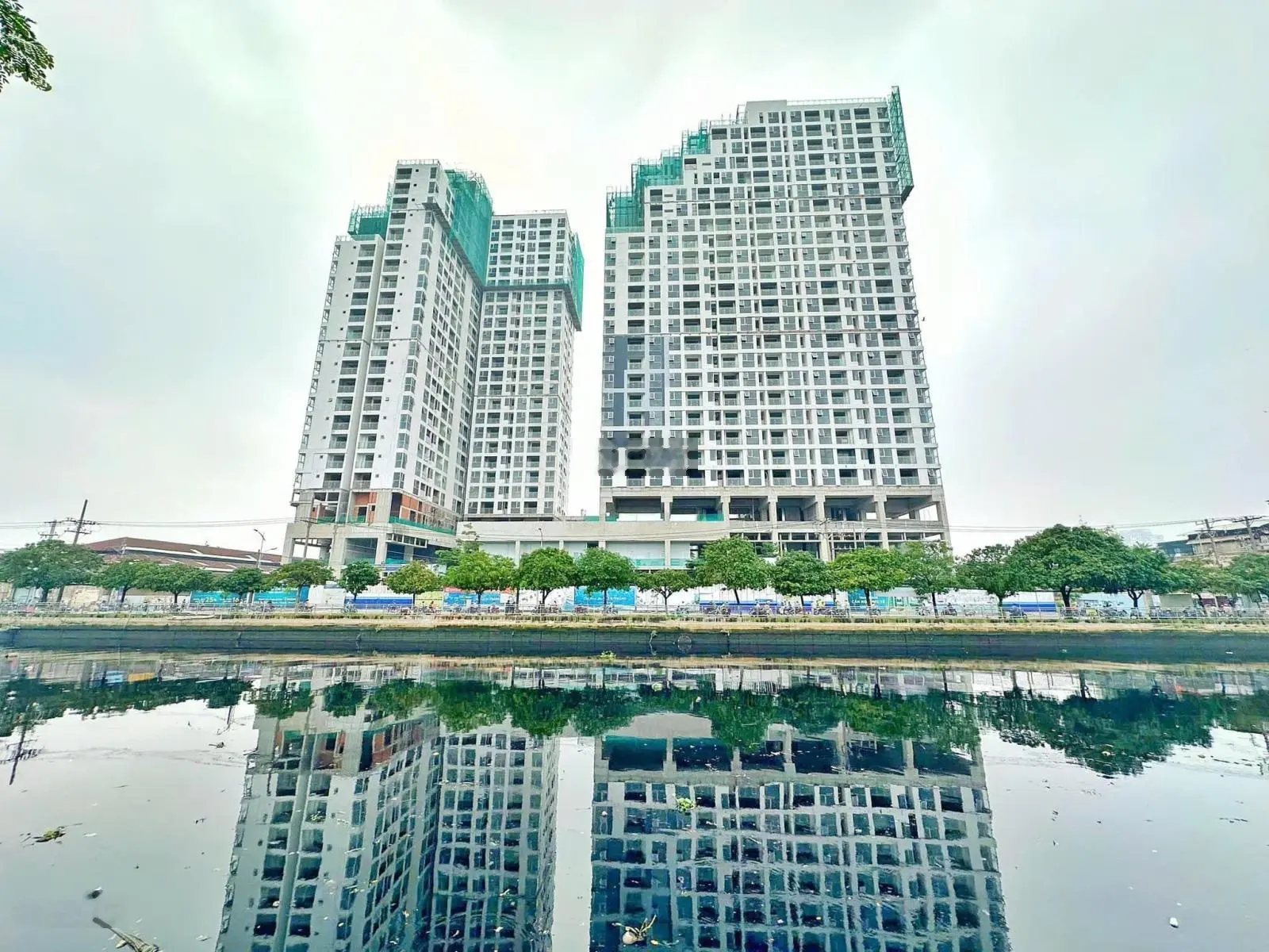 Bán Căn Góc 3PN Cực Hiếm, View Bến Bình Đông & Hồ Bơi, Có Hỗ trợ vay, Giá 4,6 tỷ thương lượng