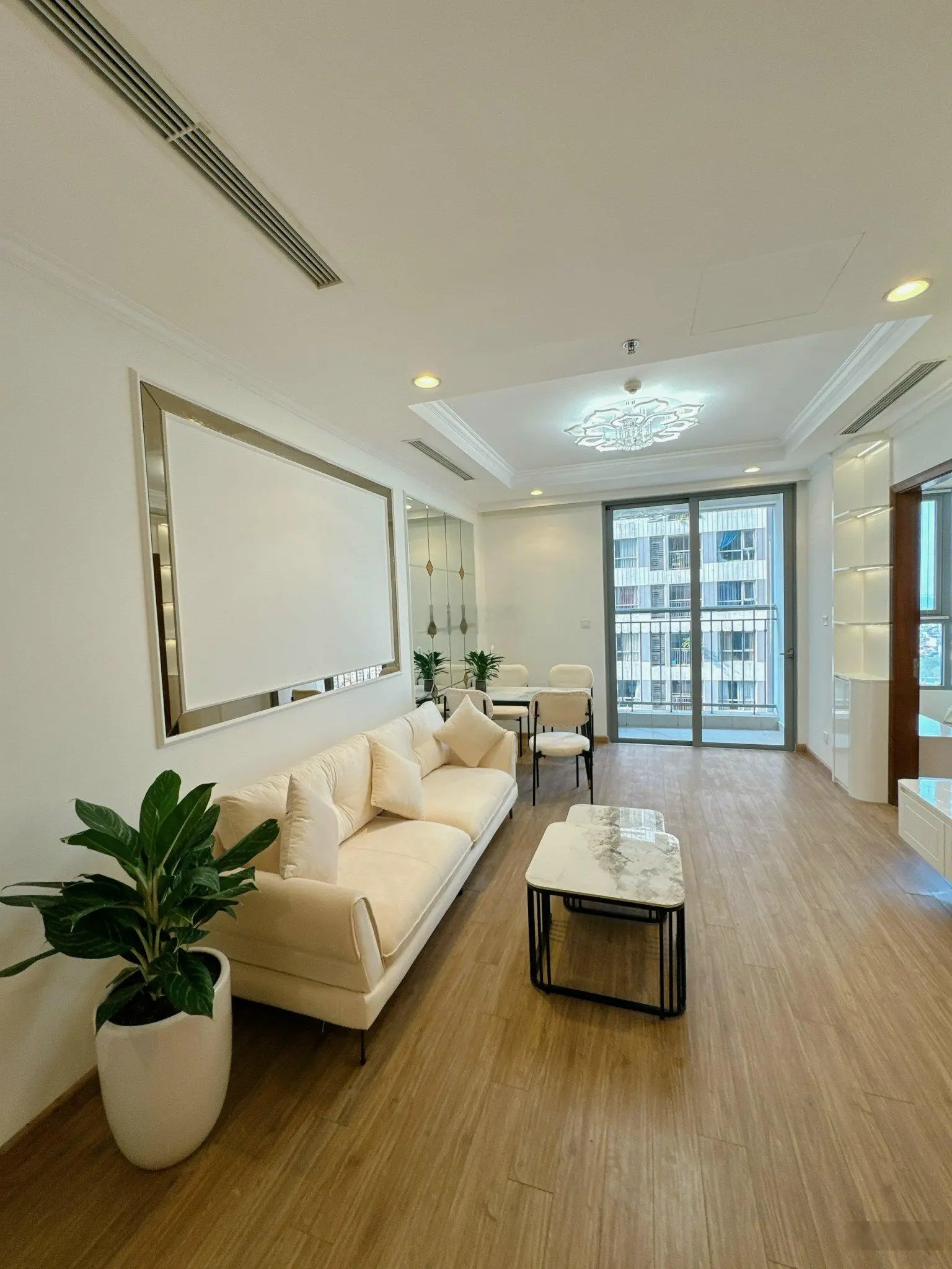 NHÀ ĐẸP NHƯ HÌNH 100%! Căn hộ 2 ngủ 73m2 FULL ĐỒ ĐẸP-SẴN SỔ tầng trung giá 6.7 tỷ tại Times City