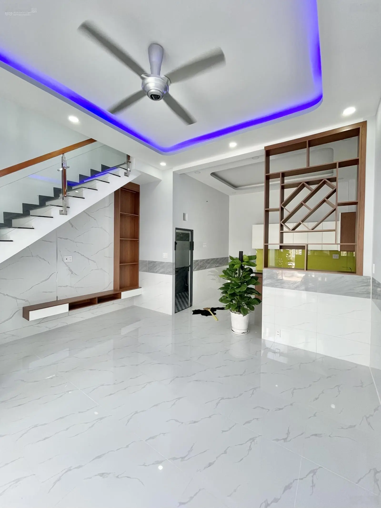 Cần bán nhà mới hoàn thiện ngang 5M ngay đường nguyễn đức thiệu phường dĩ an vào 1 sẹc tới nhà
