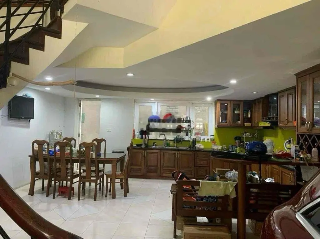 Nhà mặt tiền