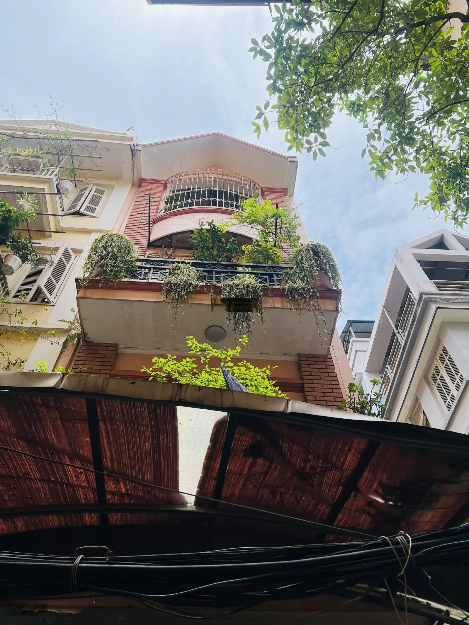 Nhà phố Lạc Long Quân, Cầu Giấy - 4 tầng 80m2 - 10m ra ôtô tránh - giá 14.95 tỷ