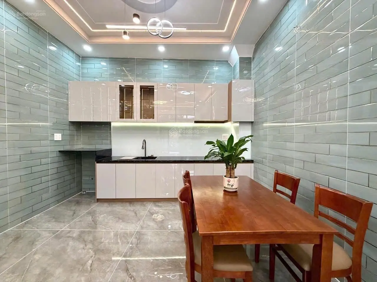 Gần THPT Đào Duy Anh bán nhà Trường Sa, Q3, 60m2 SHR hẻm 4m thiện chí giảm mạnh