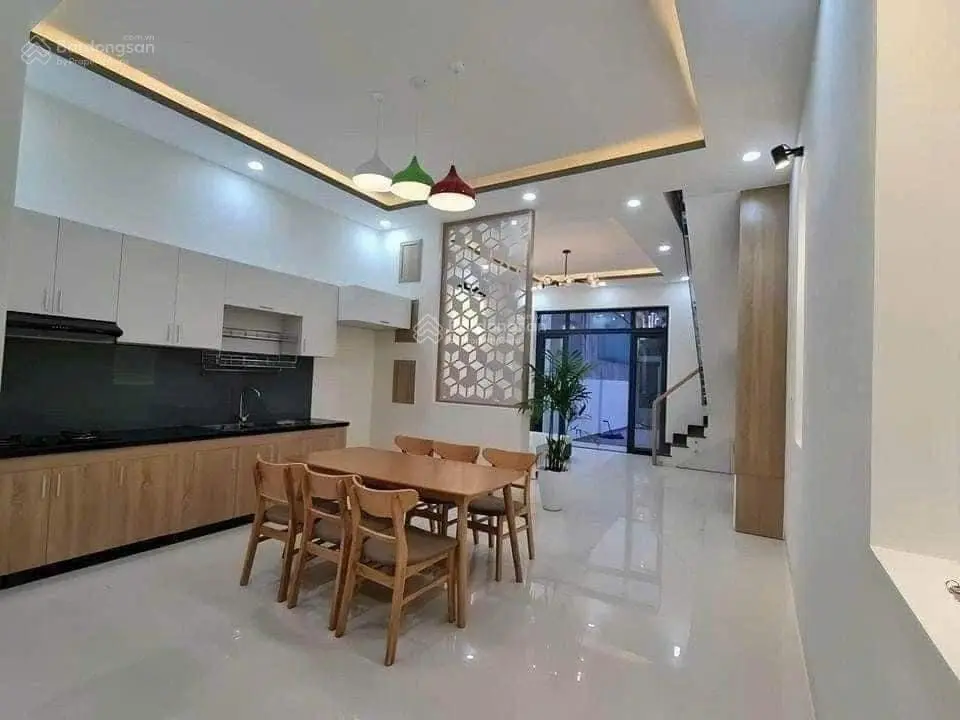 Bán nhà cho thuê DT 95m2 SHR nằm ngay mặt tiền đường Đinh Đức Thiện nằm sau lưng chợ Bình Chánh