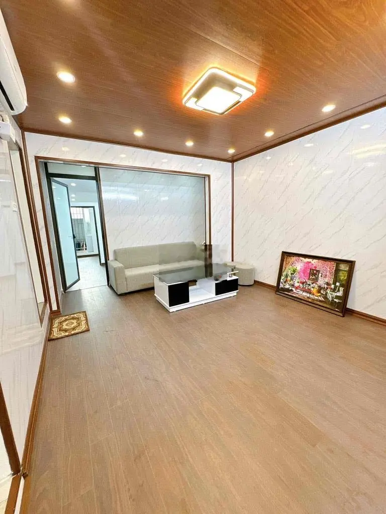 Tập thể tầng 2 ngọc khánh ba đình 120 m - 4 ngủ - 3 vs - nhà mới sổ đo