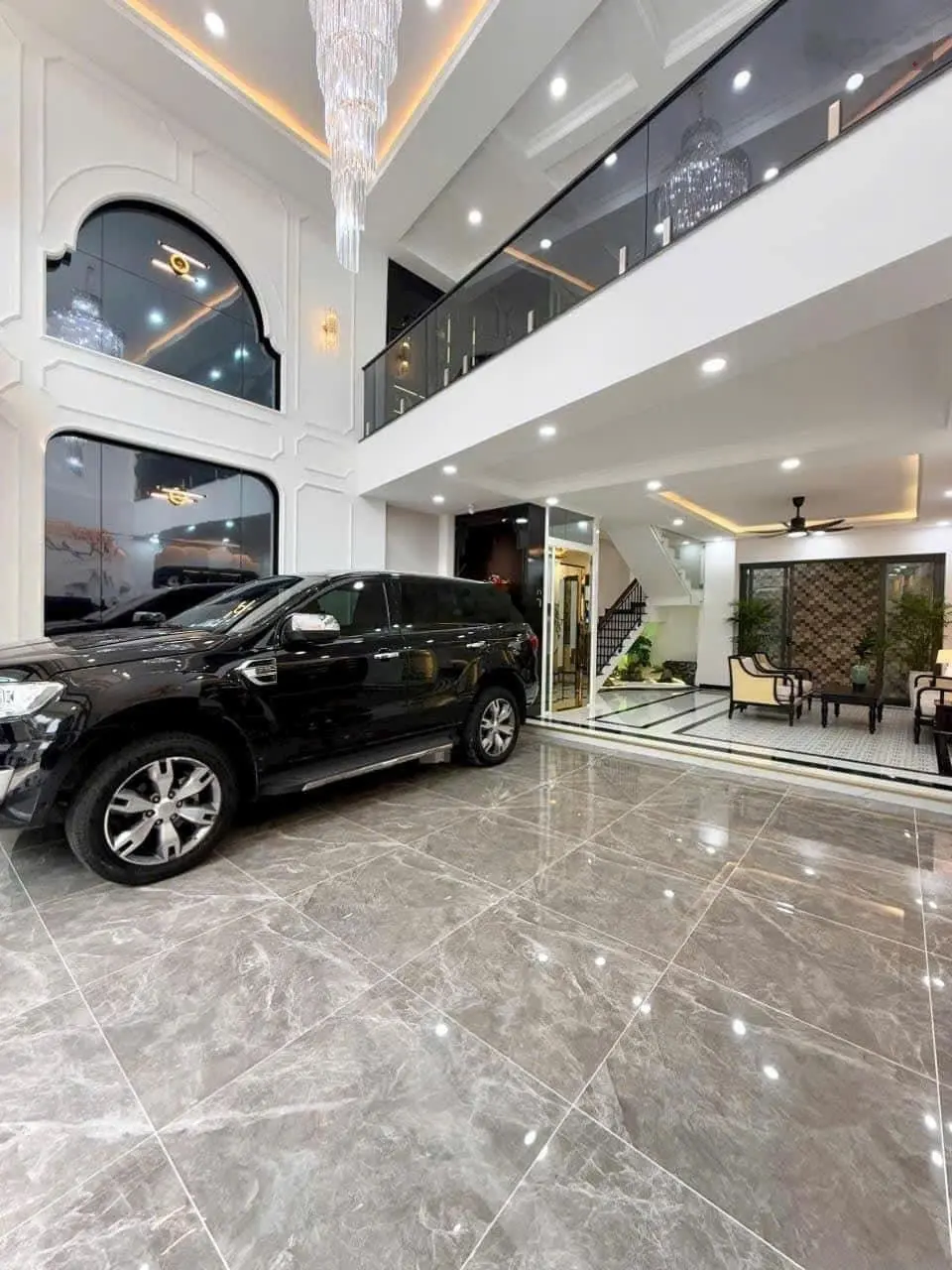 Cần bán gấp nhà đẹp ở Trần Quang Diệu-Q3. DT 52m2. GIÁ 3TỶ98 HĐ cho thuê 20tr/th. Sổ riêng. Mới 85%