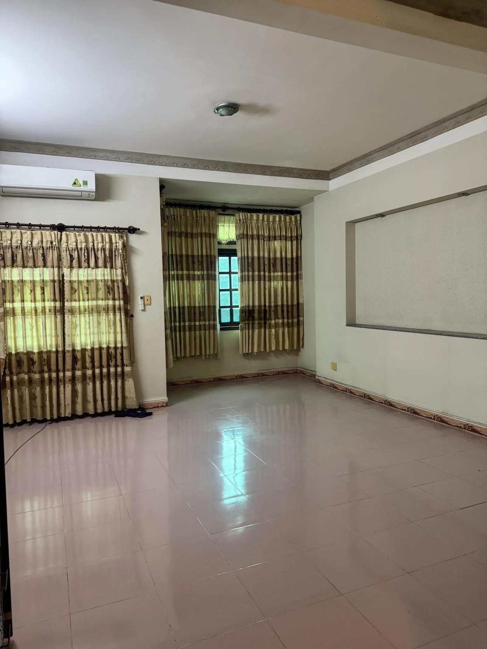 Chính chủ gửi bán căn nhà mặt tiền đường 49 phường bình trưng đông Q2. Tp thủ Đức