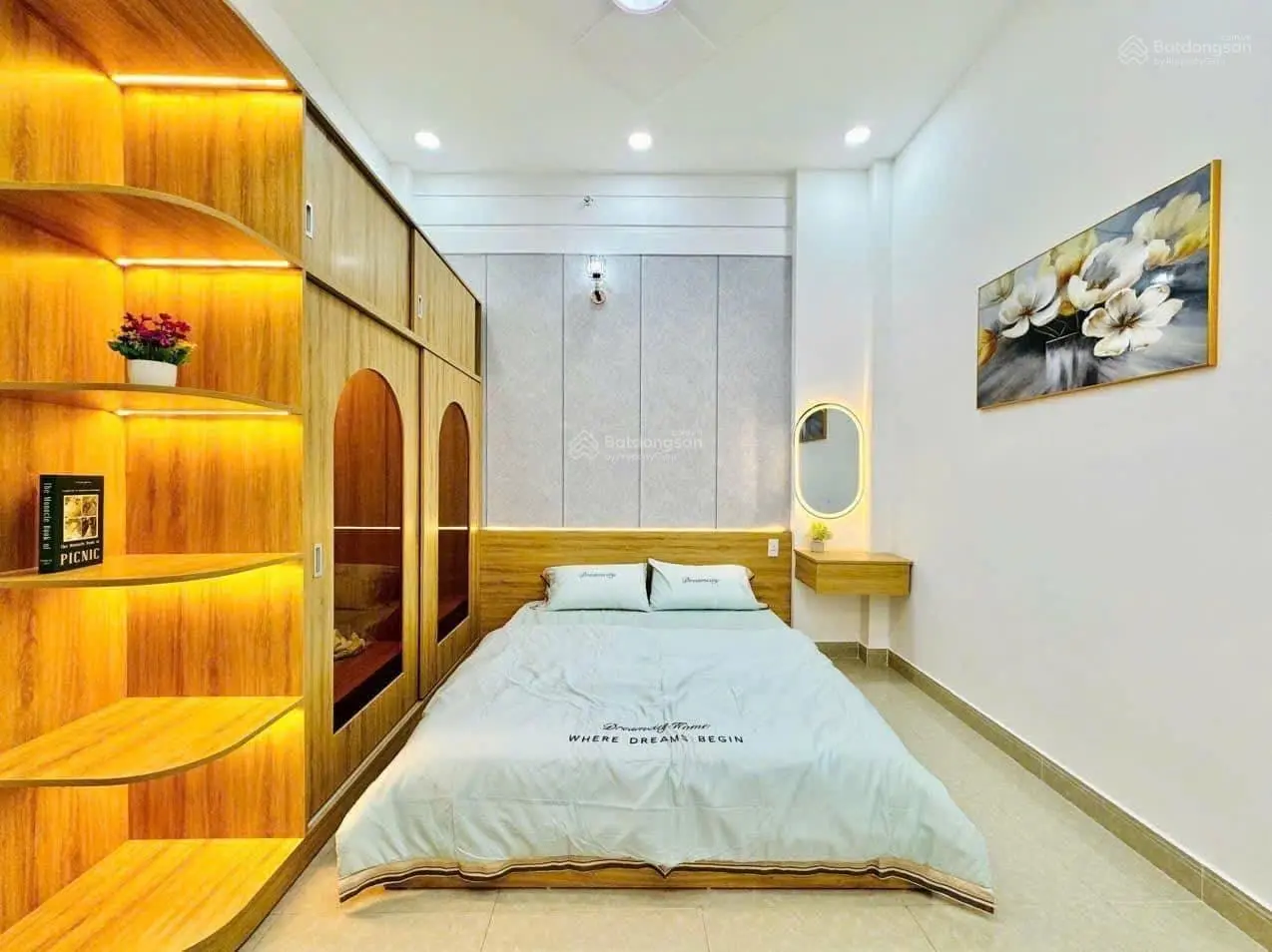 Bán nhà đẹp 61,1m2 đường Hai Bà Trưng, P8, Q3 giá bán 2tỷ900. Gần siêu thị, trường học, hẻm 6m