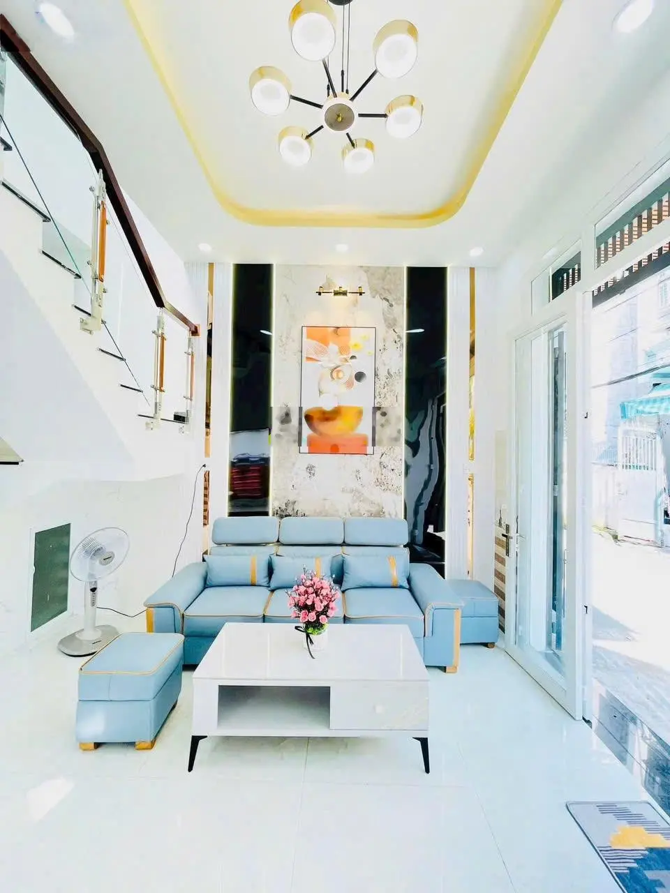 Bán nhà MT kinh doanh buôn bán chỉ 4 tỷ 350 - nhà 2 tầng đẹp tuyệt vời - hót rầm rộ đường 10 mét