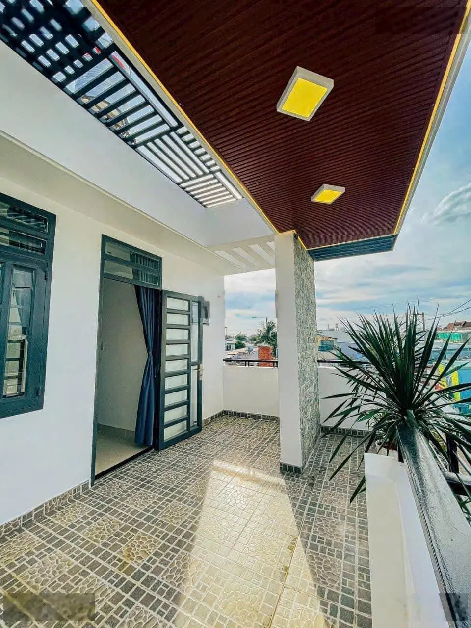 Đẹp lung linh! Hẻm ô tô 8m đang bán gấp 220 Nguyễn Xí, P26, Bình Thạnh, 99m2, sổ sạch