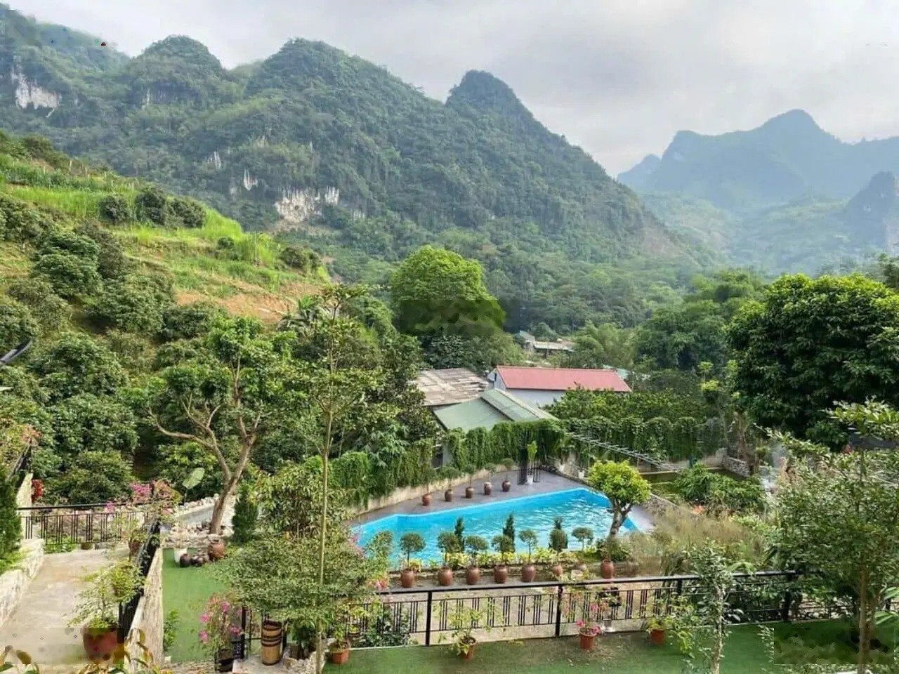 Cần chuyển nhượng khu retreat nghỉ dưỡng trong lòng TP Hoà Bình, 10,527m2, 14 tỷ