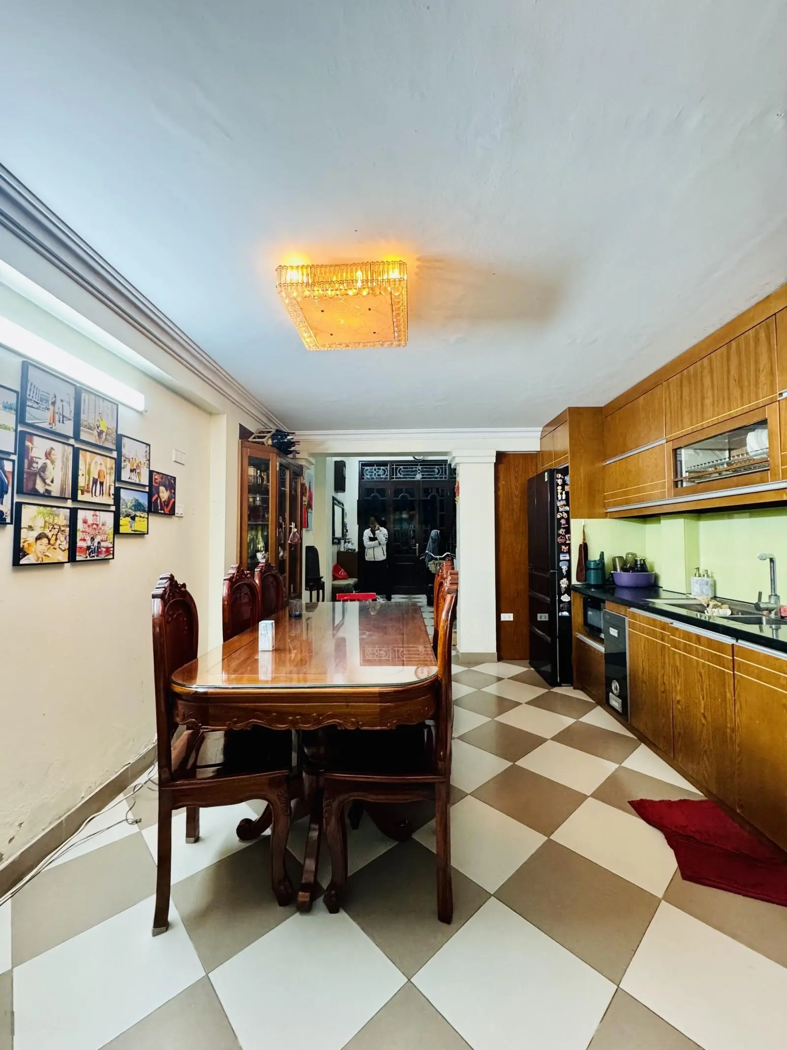 Bán nhà khu phân lô VIP Hào Nam. DT 33m2*4,5 tầng. MT 3,7m. H:TB. Ô tô vào. KD tốt. Giá 13,8 tỷ.
