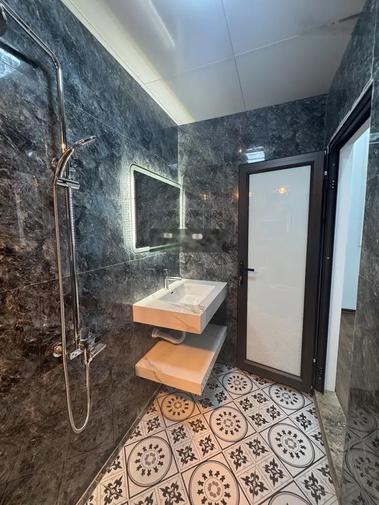 Bán nhà Đông Tác - Phạm Ngọc Thạch 125 m2 Sân vườn Ô tô đỗ cổng Ba bước ra phố Nhỉnh 110 triệu/ m2