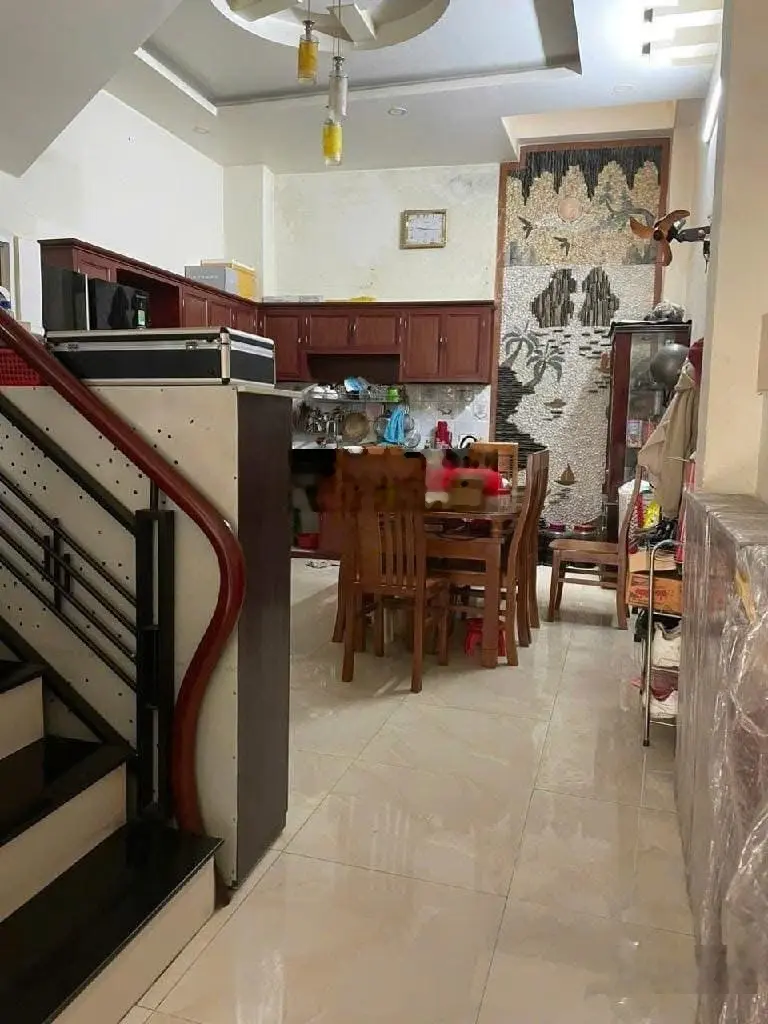 Sổ sẵn ra đi gấp căn nhà DT 80m2, nằm trên mặt tiền Trịnh Quang Nghị, gần UBNX xã Phong Phú, SHR