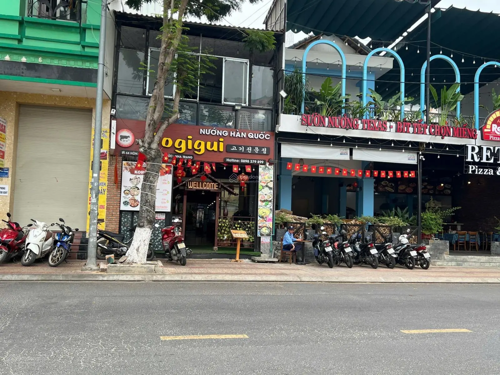 Nhà mặt tiền Hòn Chồng gần Biển