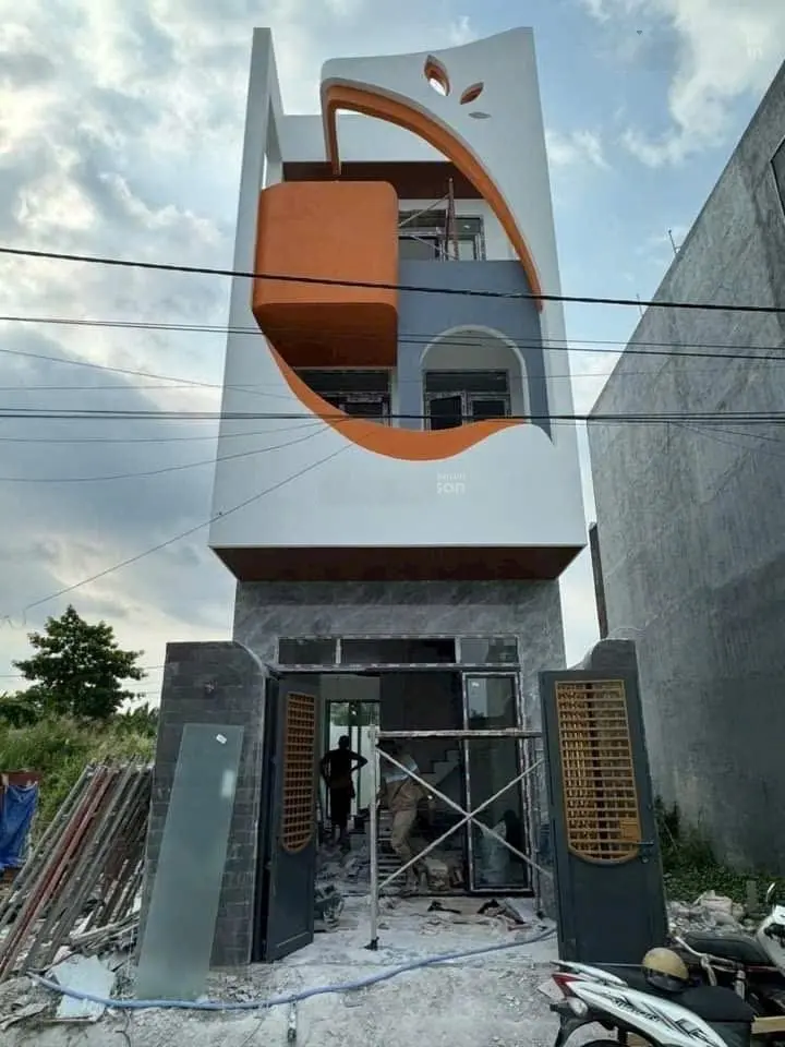 Bán gấp nhà đẹp đối diện chợ Long Phước - cách Vinhomes 3km