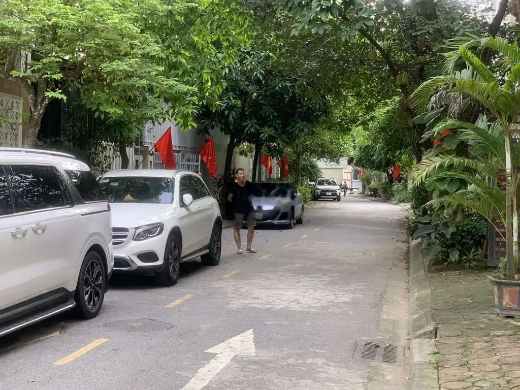 Cực hiếm! Bán nhà khu đô thị Thạch Bàn, phân lô ô tô tránh