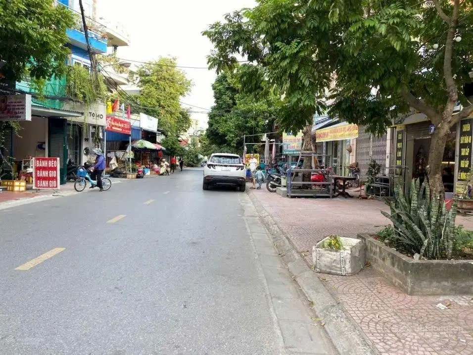 bán nhà 5 tầng cũ mặt ngõ 254 Văn Cao cho đầu tư sửa chữa diện tích 74m ngang 5m xây 5 tầng
