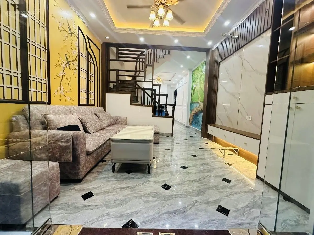 Giá cực tốt! Nhà đẹp ở ngay tại Kim Giang. Ngõ thẳng ra phố, chỉ 40m. Lô góc thoáng sáng. DT 42m2
