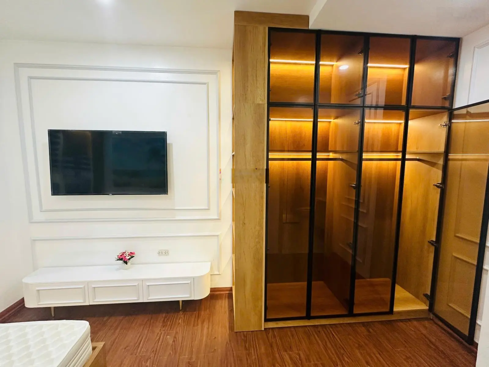 Bán gấp căn hộ 110m2, giá 8,7 tỷ, chung cư Royal City, 2PN 2WC