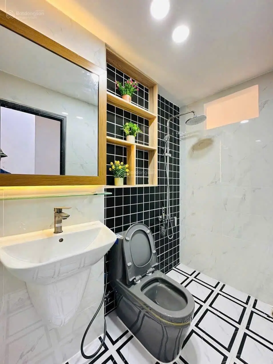 Định Cư Mĩ Bán Gấp Căn Nhà Đường HXH Võ Duy Ninh, Giá 3,590 Tỷ, 62,3m2, Nhà Đang Cho Thuê 15Tr.