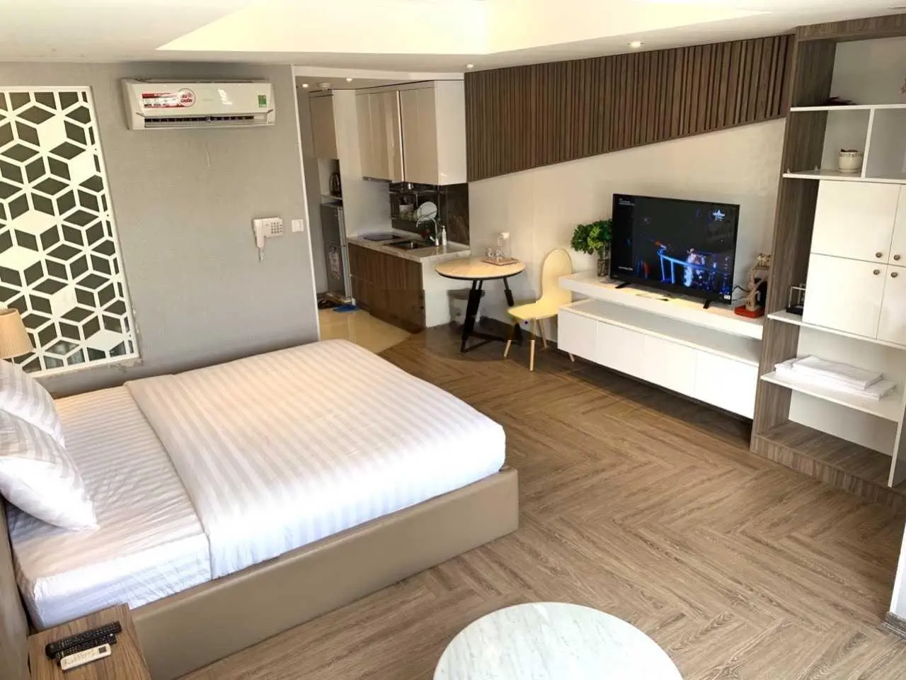 Cần bán căn hộ chung cư Remax Plaza, Quận 6. DT 120m2, 3PN, 2WC. Giá bán 4.2 tỷ, LH 0775 180 *** Kim