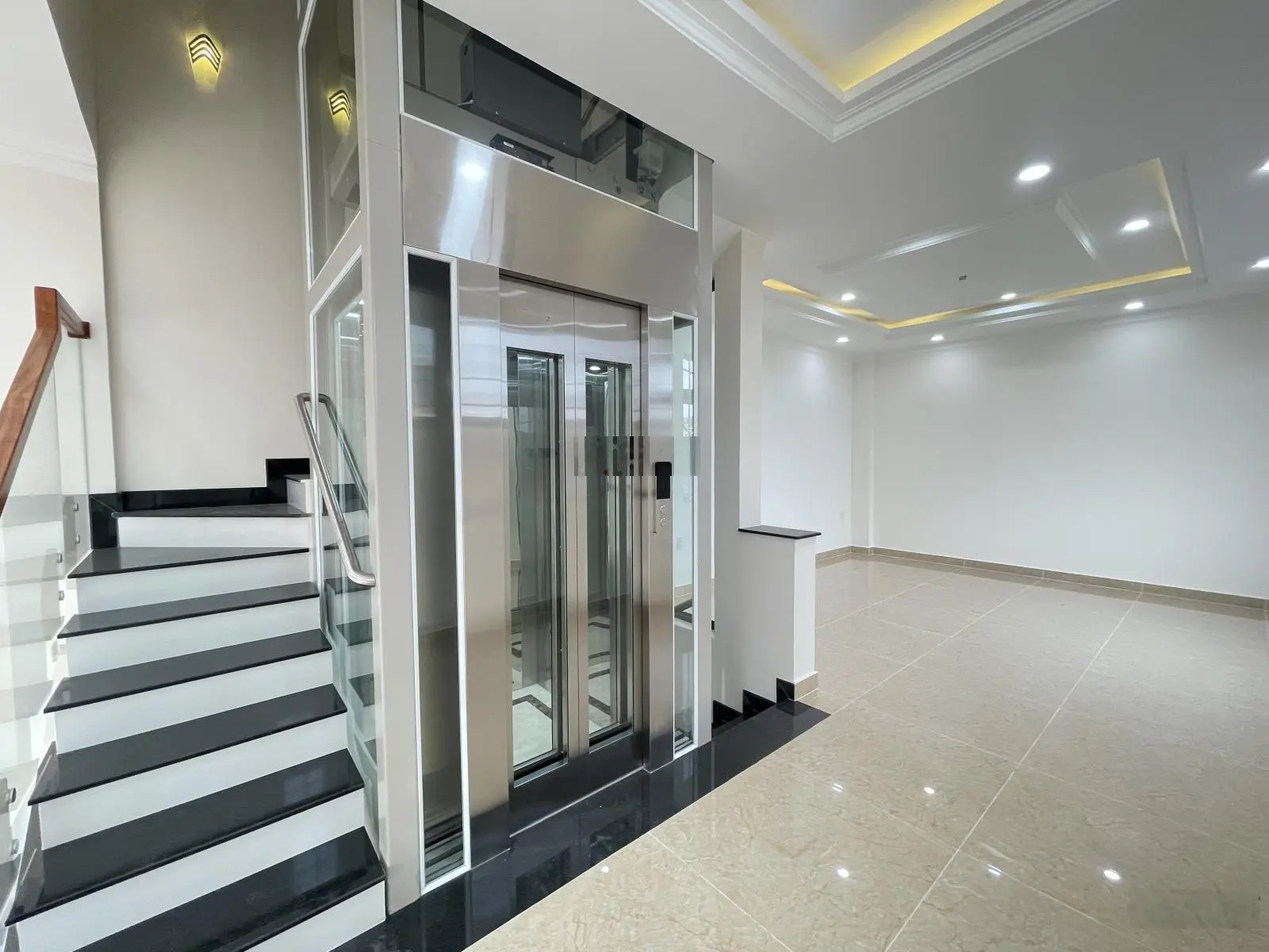 Nhà 1 trệt 5 lầu có thang máy, khu đồng bộ ven sông sài gòn, đường 9m liền kề vạn phúc city