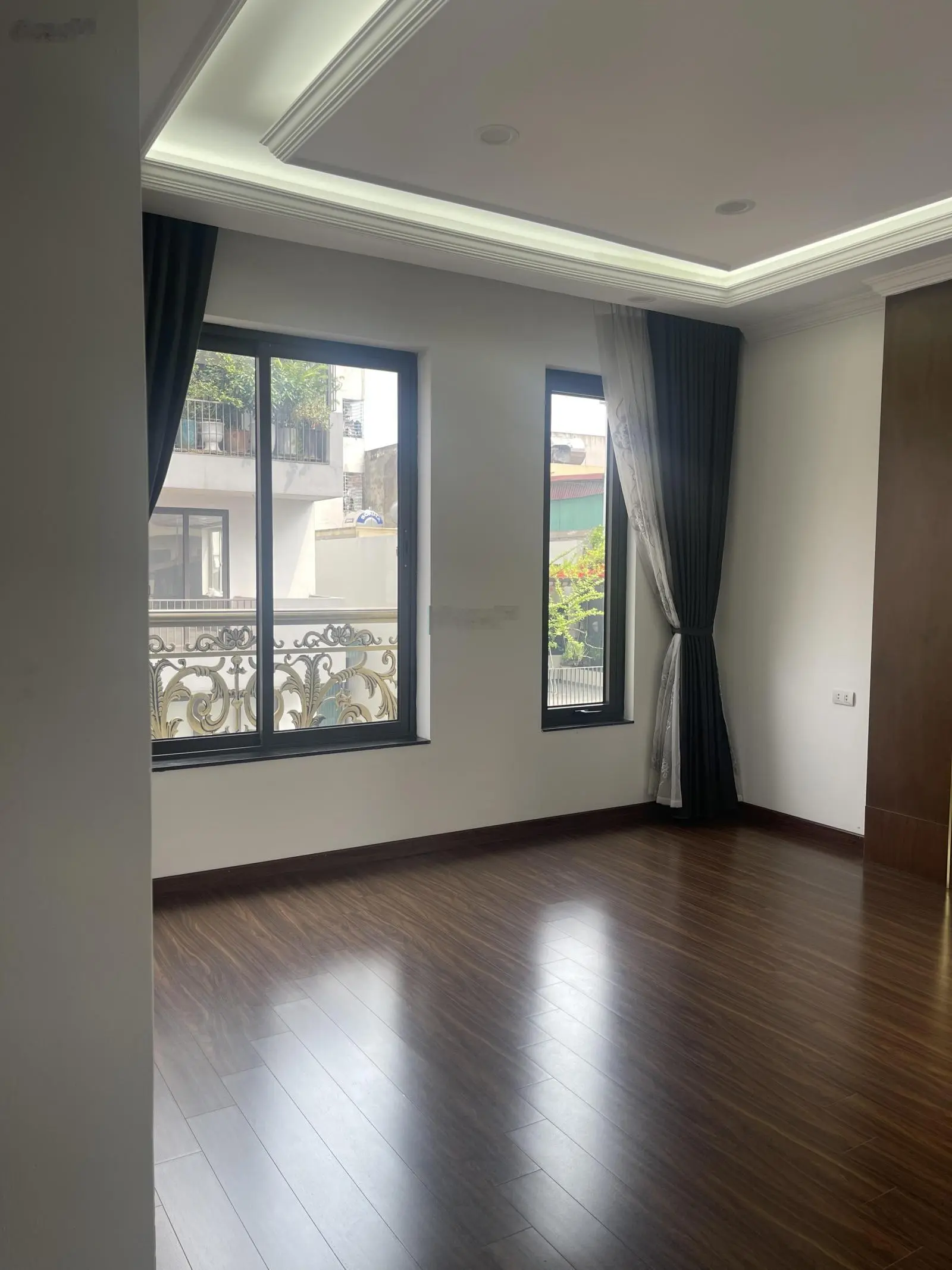 Bán toà nhà văn phòng 9 tầng tại phố Quan Nhân giá 30 tỷ sổ đỏ full nội thất thang máy êm ru