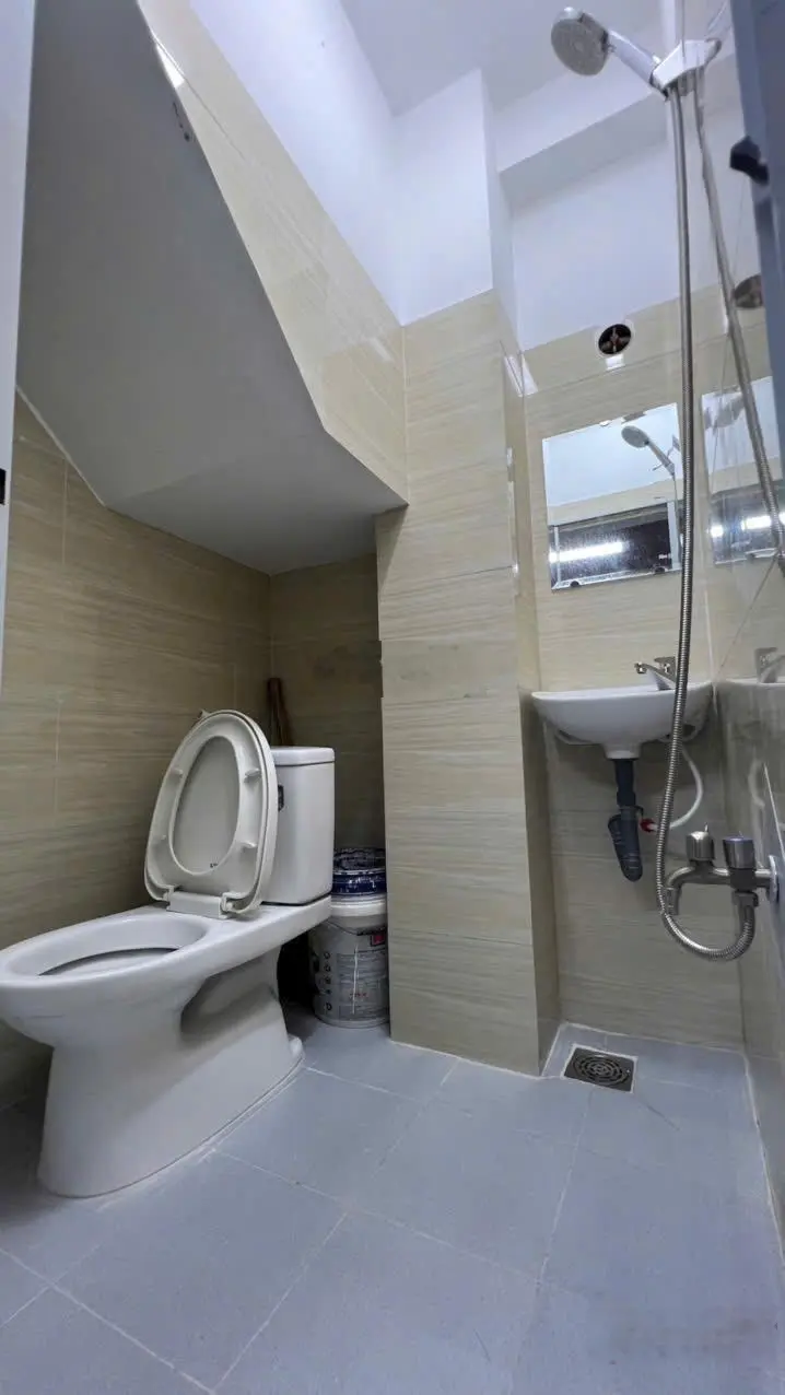 Nhà bán hẻm thẳng 1/ sau lưng MT Nguyễn Tiểu La, P8, Q10. DTSD 83.5m2. Nhà mới 4 tầng. Giá 5.8 tỷ